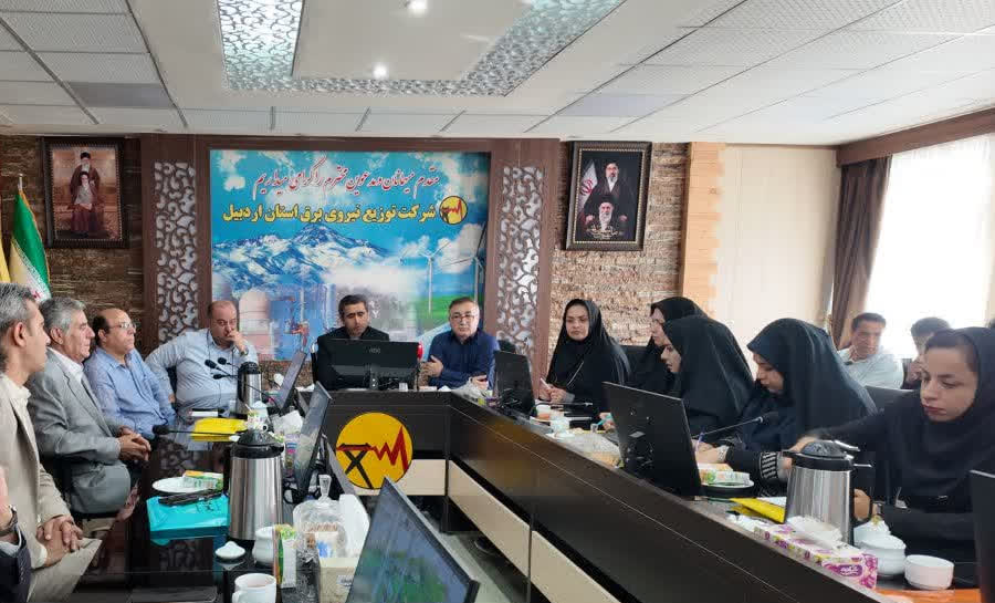 نشست خبری مدیر عامل شرکت توزیع نیروی برق استان اردبیل به مناسبت روز خبرنگار از بهره‌برداری از ۶۰۰ میلیارد تومان پروژه برق‌رسانی در اردبیل/ کلنگ‌زنی ۱۴۹ مگاوات نیروگاه خورشیدی خبرداد